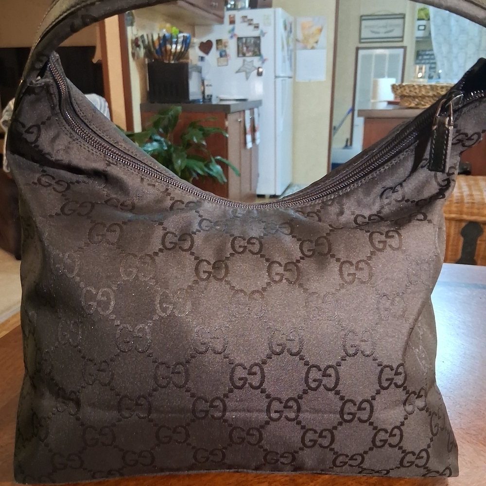 Gucci Brown Monogram Shoulder Bag - Picture 3 of 15